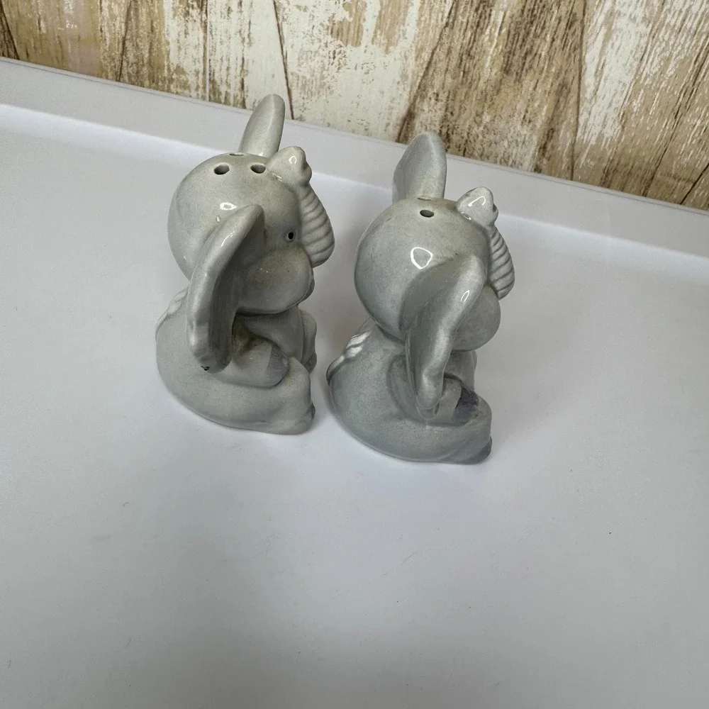 Vintage Gray Ceramic Elephant Salt‎ and Pepper Shakers Made in Taiwan